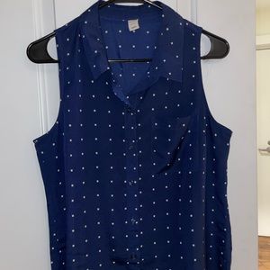 Sleeveless shirt